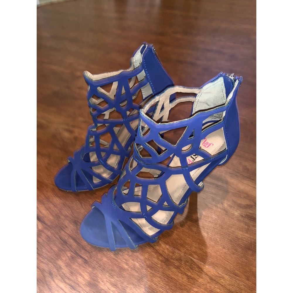 Blue Heels - Picture 2 of 5